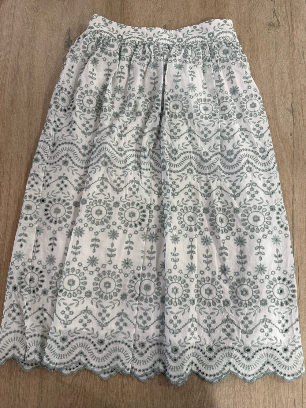 LOFT Embroidered Eyelet 2-Piece Crop Top Midi Skirt Set Sage Green White Size 6 - Picture 4 of 16